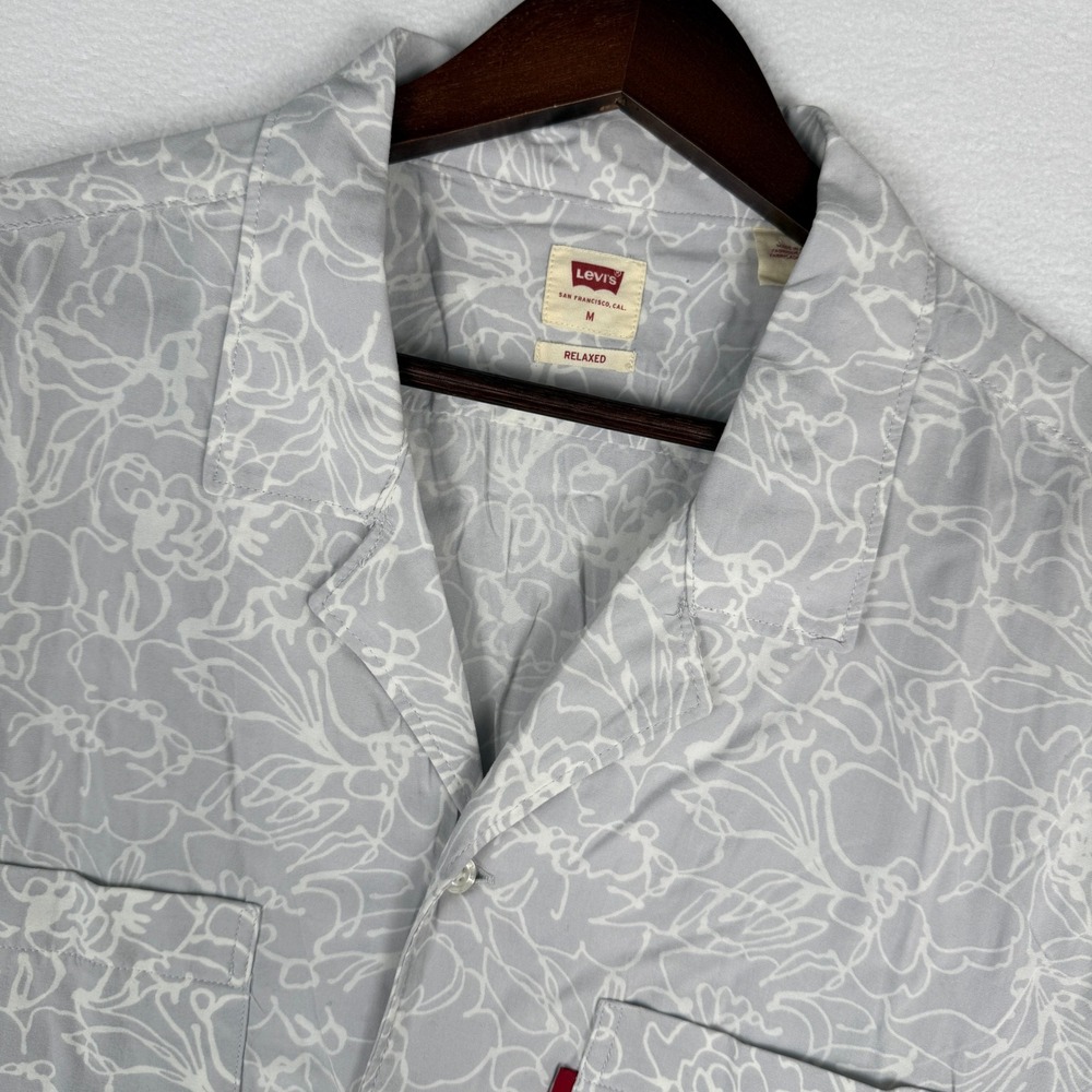 Levi's Camp Shirt Mens M Relaxed Floral Quiet Grey AOP Short Sleeve Island Beach